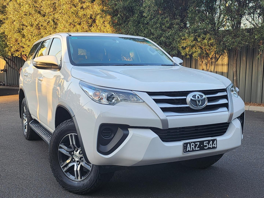2017 Toyota Fortuner GUN156R GX SUV Image 1
