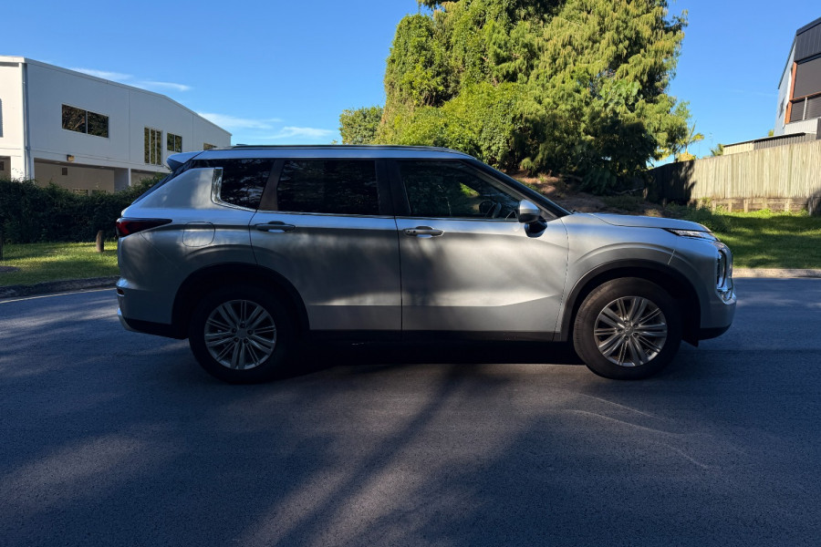 2022 MY24 Mitsubishi Outlander ZM LS SUV Image 14