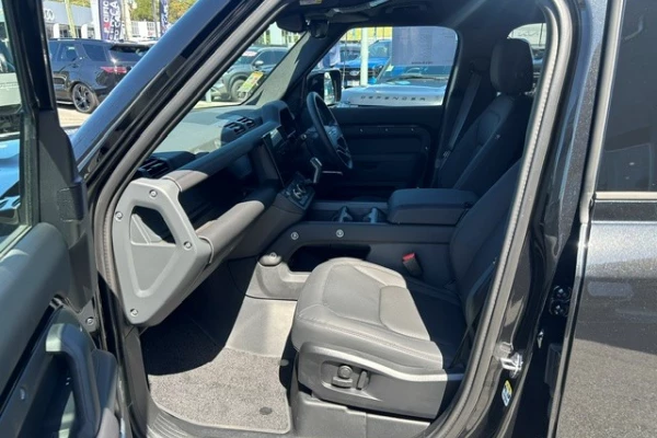 2025 MY26 Land Rover Defender L663 110 D350 X-Dynamic SE SUV Image 11