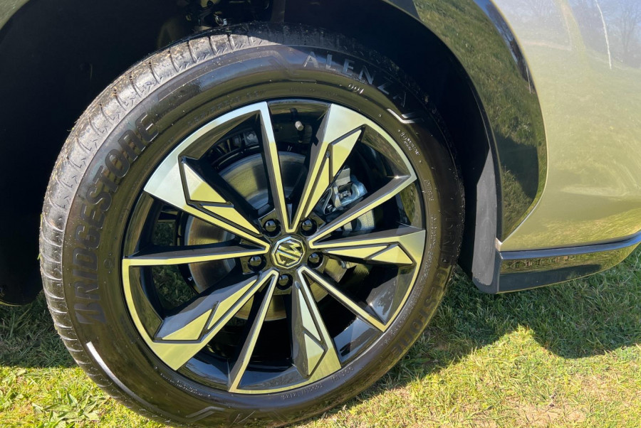 2024 MY24.5 MG HS AS33 Essence SUV Image 9