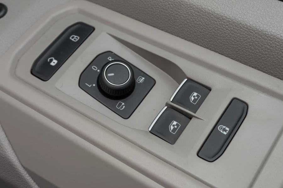 2025 MY26 Volkswagen Multivan T7 TDI360 Life LWB People Mover Image 20