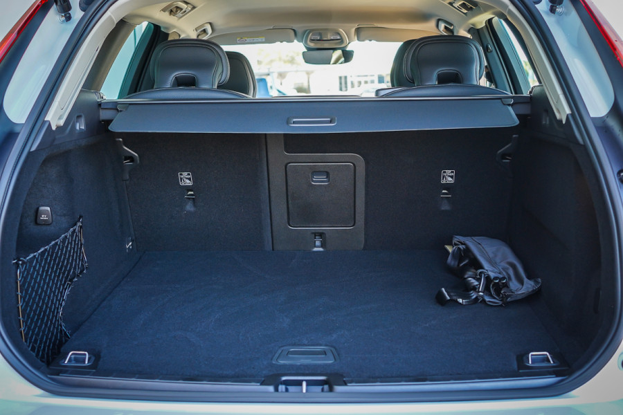  MY25 Volvo XC60 UZ Plus B5 SUV Image 10