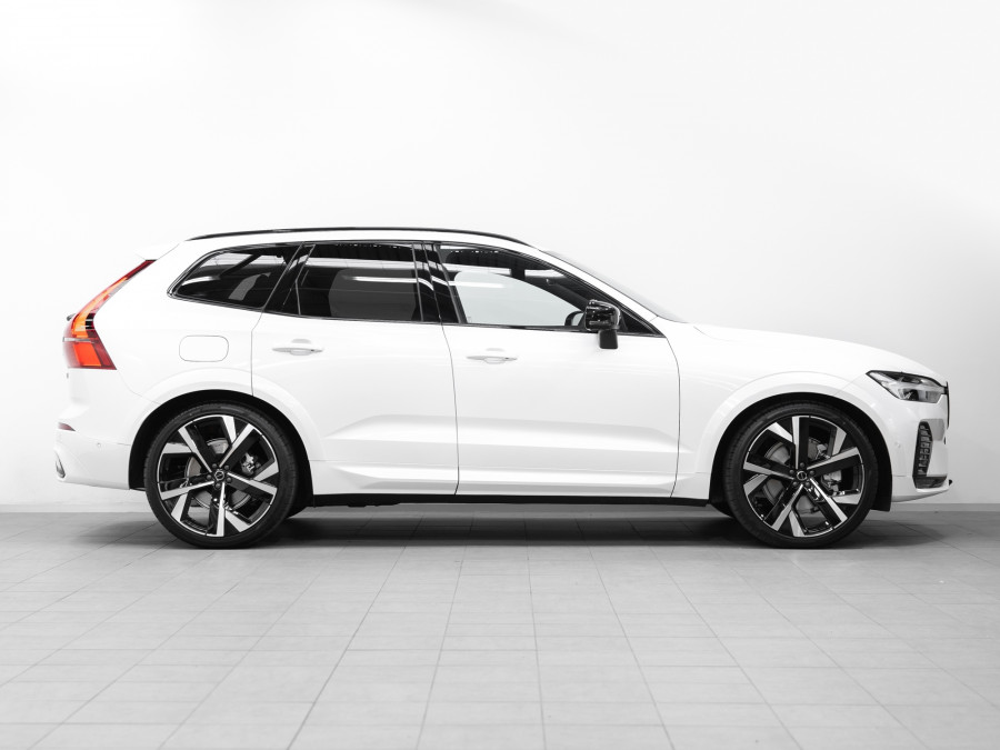 2026 Volvo XC60 UZ B5 Ultra Dark 2L Petrol Hybrid AWD SUV Image 3