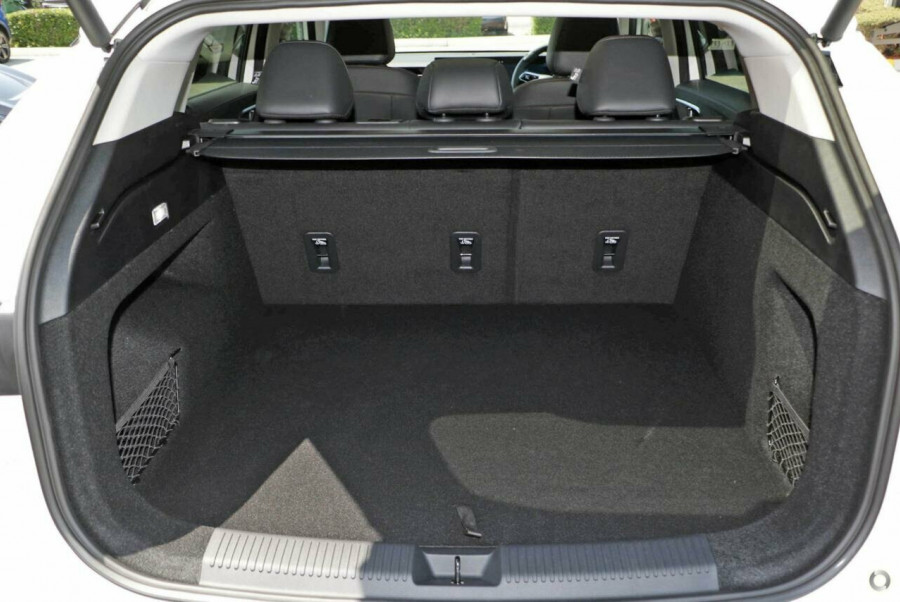 2024 MY24.5 MG HS AS33 Essence SUV Image 10