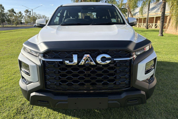 2026 JAC T9  Tradepro Cab Chassis Image 2