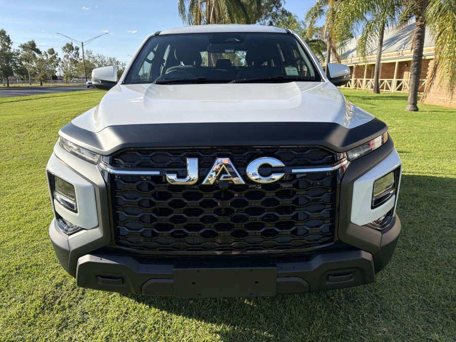 2026 JAC T9  Tradepro Cab Chassis Image 2