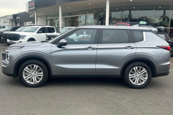 2022 Mitsubishi Outlander ZM ES SUV Image 13