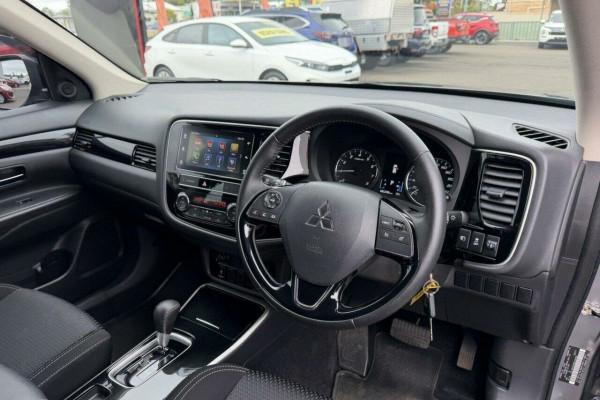 2019 Mitsubishi Outlander ZL ES SUV Image 25