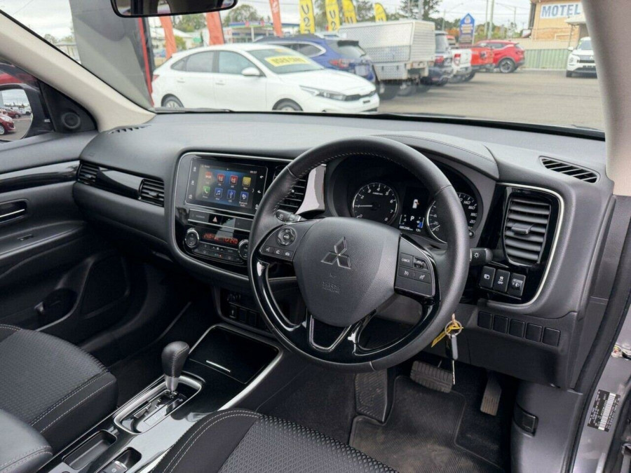 2019 Mitsubishi Outlander ZL ES SUV Image 25