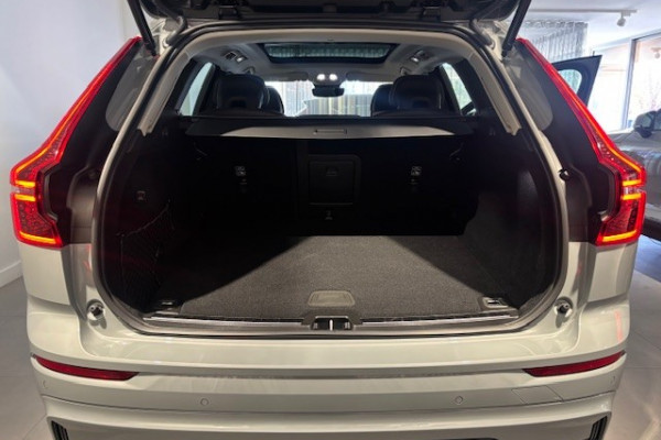 2026 Volvo XC60 UZ Ultra B5 Dark SUV Image 12
