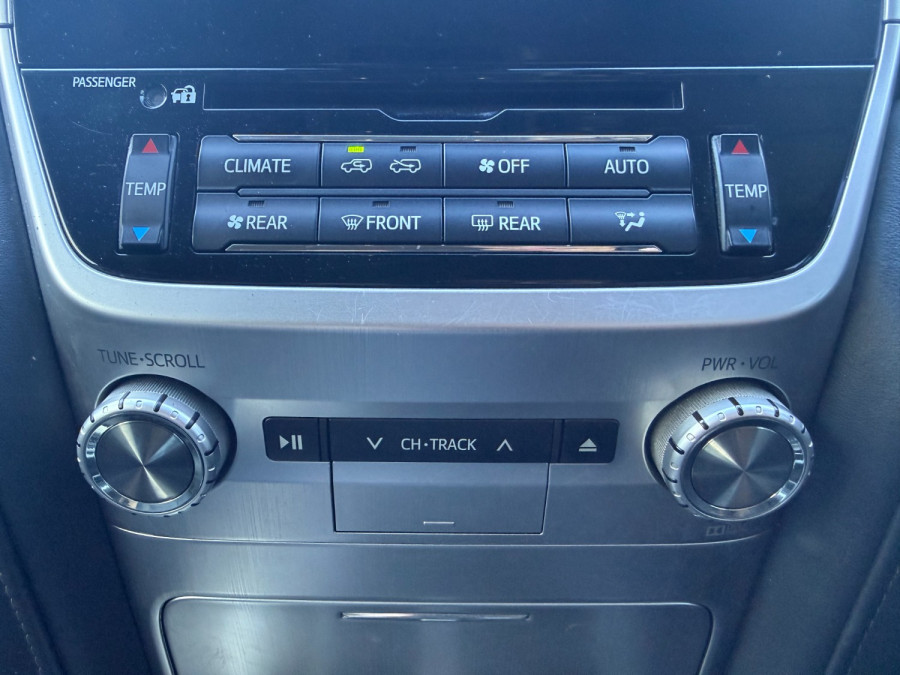 2019 Toyota LandCruiser VDJ200R Sahara SUV Image 21