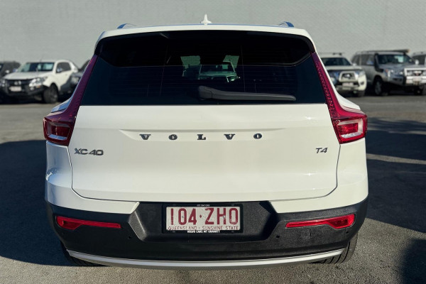 2019 Volvo XC40 XZ T4 Momentum SUV Image 7