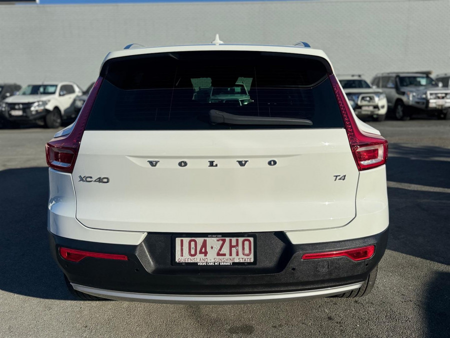 2019 Volvo XC40 XZ T4 Momentum SUV Image 7