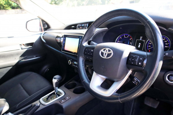 2018 Toyota HiLux  SR5 4x4 Double-Cab Pick-Up Ute Image 5
