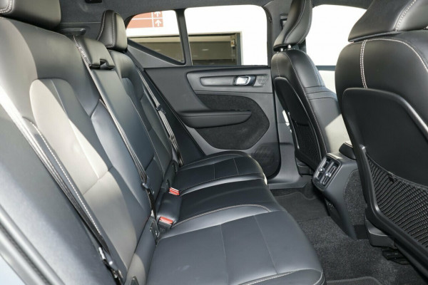 2022 Volvo XC40 XZ T5 R-Design SUV Image 7