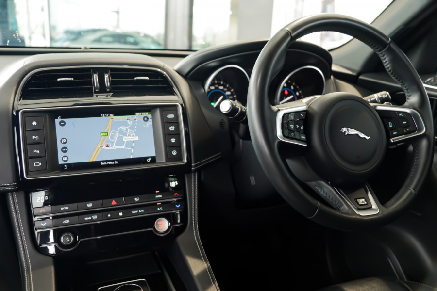 2017 MY18 Jaguar F-PACE X761 R-Sport Wagon Image 31