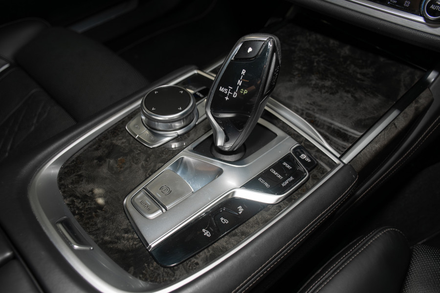 2018 BMW 7 Series 30d Sedan Image 19
