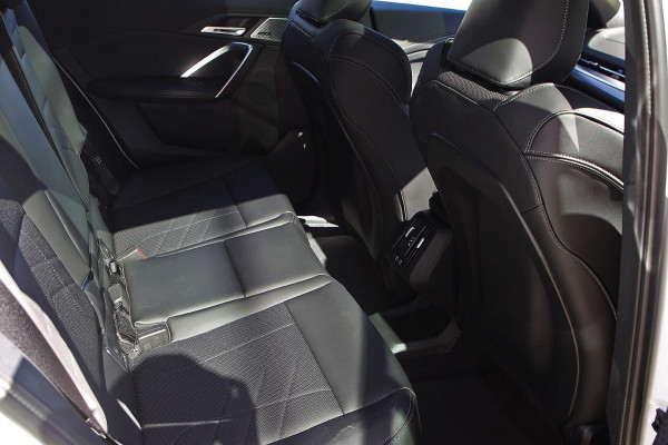 2024 BMW iX2 U10 xDrive30 M Sport SUV image 7