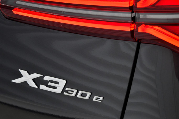 2025 BMW X3 G45 30e xDrive SUV image 31