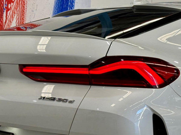2022 BMW X6 G06 xDrive30d M Sport SUV image 7