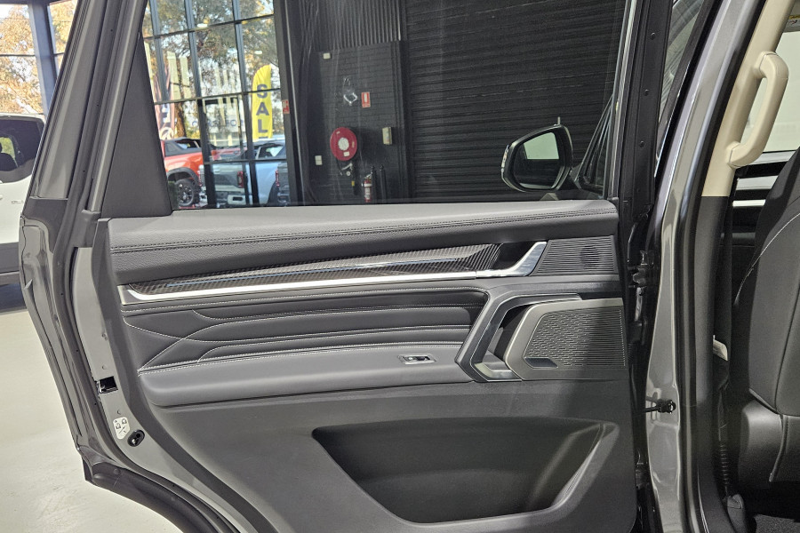 2025 LDV D90 SV9A Executive SUV Image 13