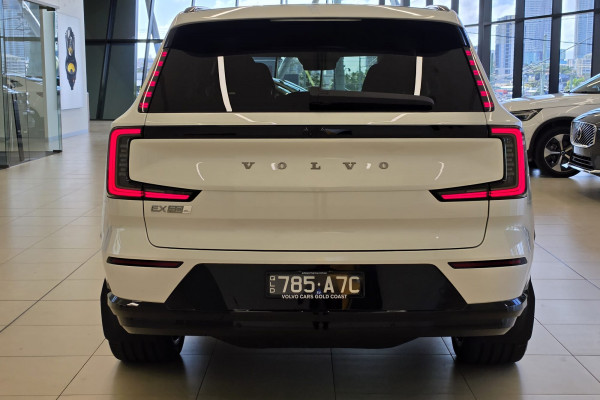 2026 Volvo EX90  Ultra Twin Motor Performance SUV Image 7