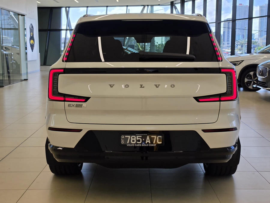 2026 Volvo EX90  Ultra Twin Motor Performance SUV Image 7