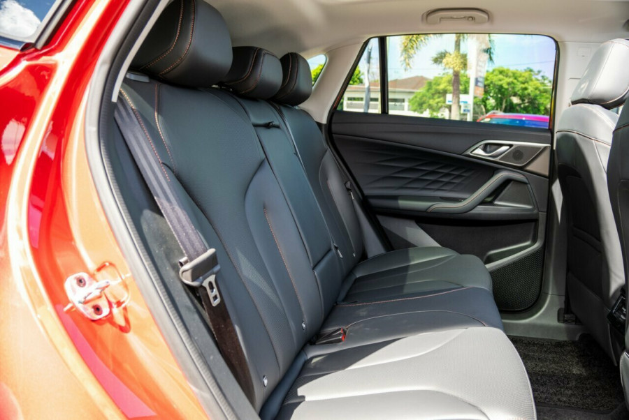 2024 MY24.5 MG HS AS33 Essence SUV Image 10