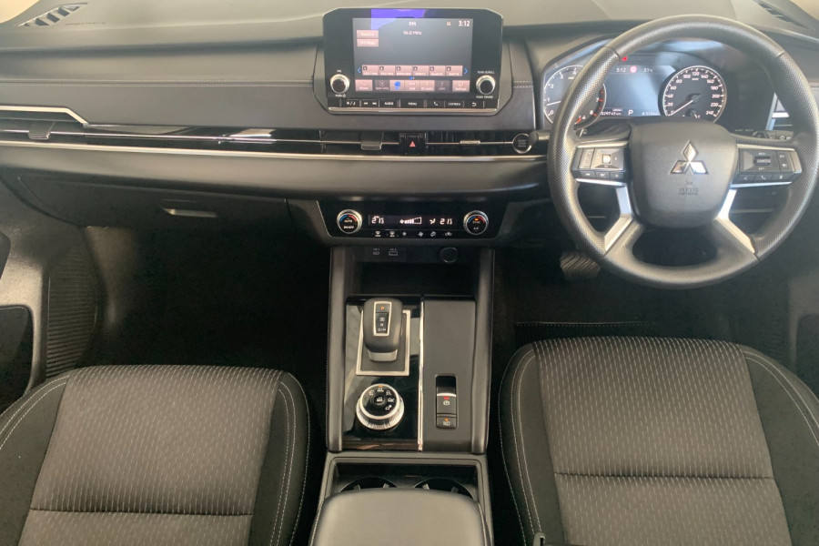 2023 Mitsubishi Outlander ZM ES SUV Image 14