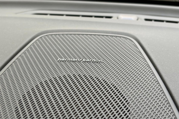2025 Volvo XC60 UZ Plus T8 Plug-in Hybrid SUV Image 15