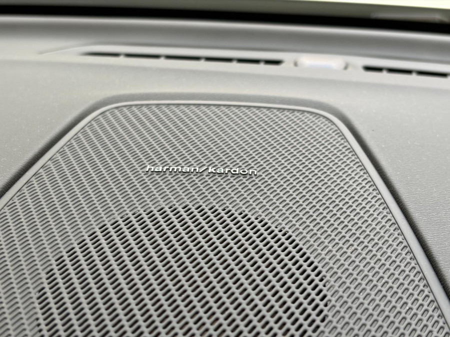 2025 Volvo XC60 UZ Plus T8 Plug-in Hybrid SUV Image 15
