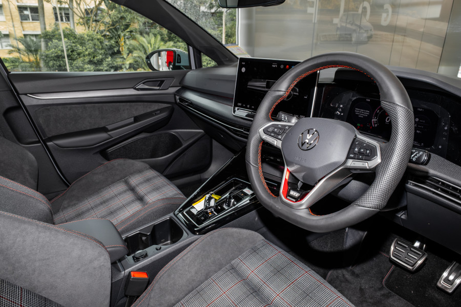 2025 Volkswagen Golf 8.5 GTI Hatch Image 7