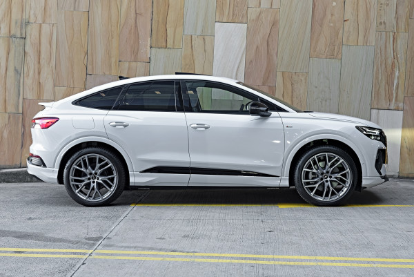 2025 Audi Q4 e-tron F4 55 SUV image 3