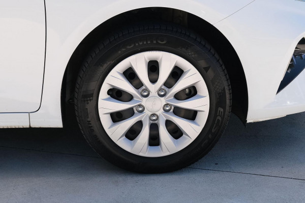 2023 Kia Cerato BD S Hatch Image 6
