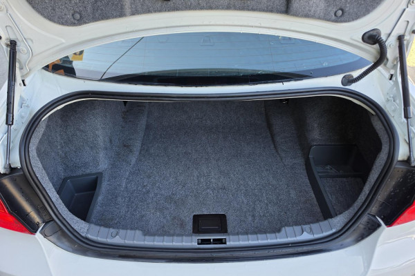2011 BMW 3 Series E90 320i M Sport Sedan Image 16