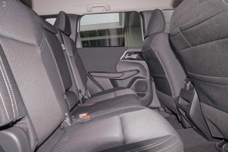 2025 MY24 Mitsubishi Outlander ZM LS SUV Image 9