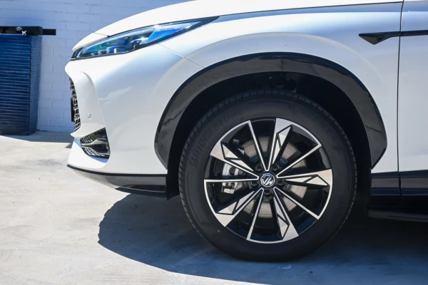 2025 MG HS AS33 Essence Hybrid SUV Image 25