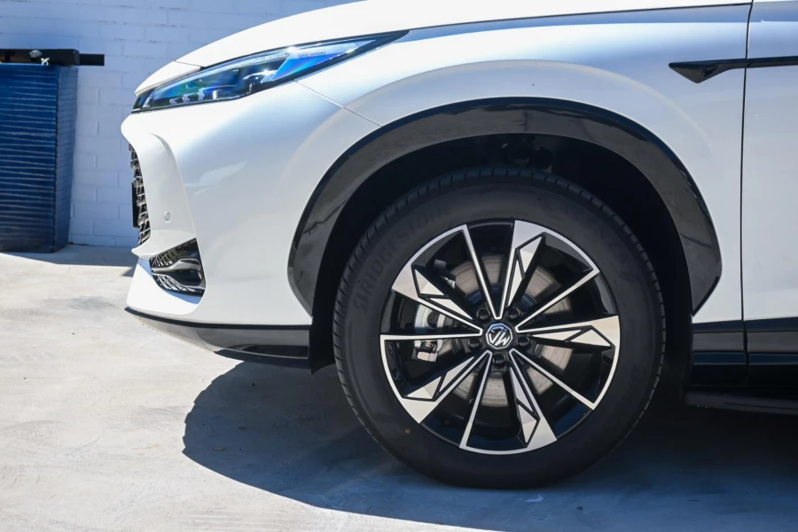 2025 MG HS AS33 Essence Hybrid SUV Image 25