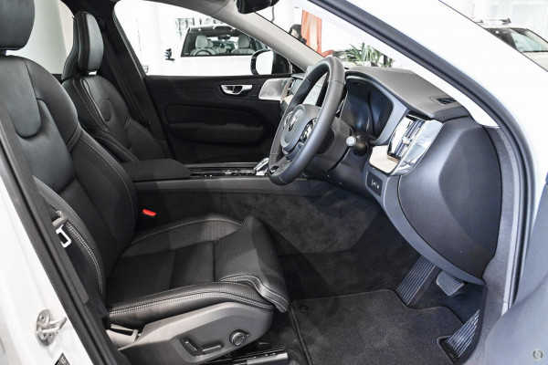 2026 Volvo XC60 UZ Ultra T8 Plug-in Hybrid Dark SUV Image 6