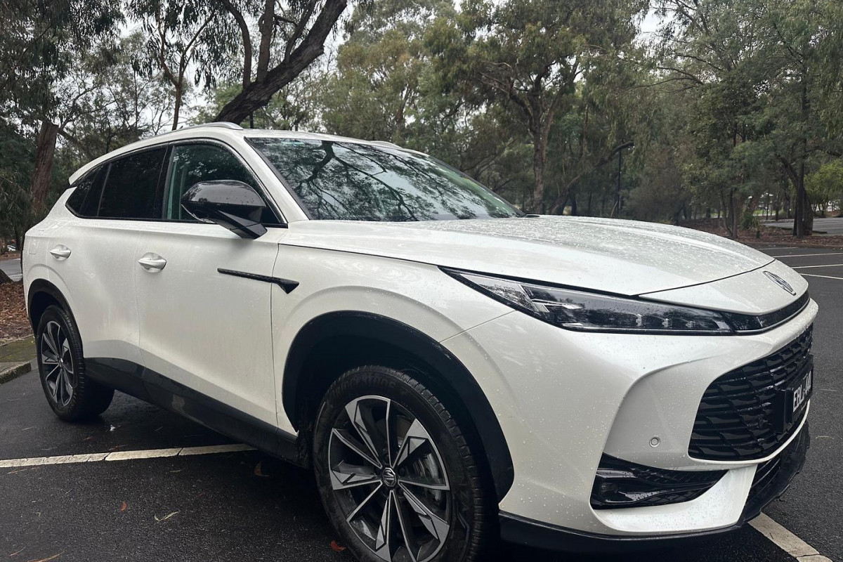 2025 MG HS AS33H Essence Hybrid+ SUV