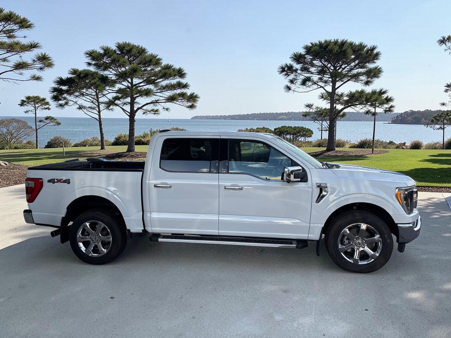 2023 Ford F-150  Lariat Dual Cab Image 2