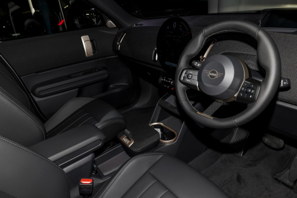 2025 MINI Countryman U25 C Favoured SUV image 8