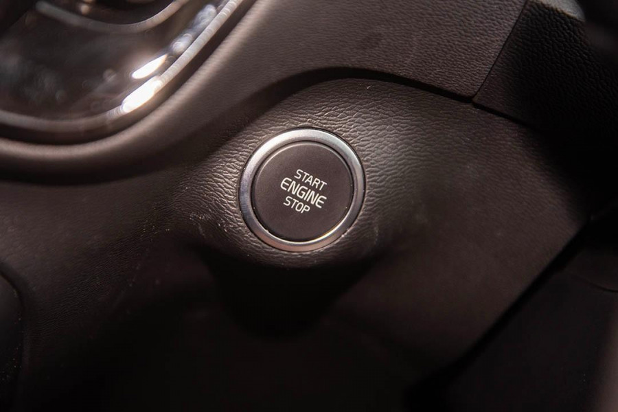2023 Volvo XC40  Ultimate B4 Bright SUV Image 16