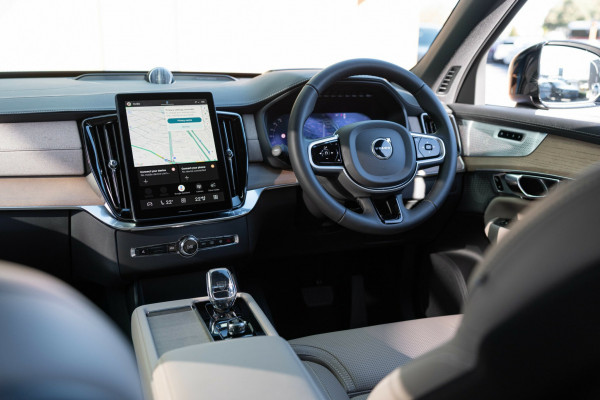 2026 Volvo XC90 L Series Ultra B5 Dark SUV Image 13