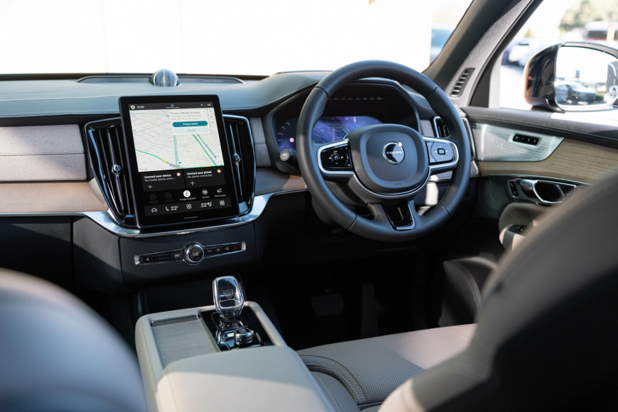 2026 Volvo XC90 L Series Ultra B5 Dark SUV Image 13