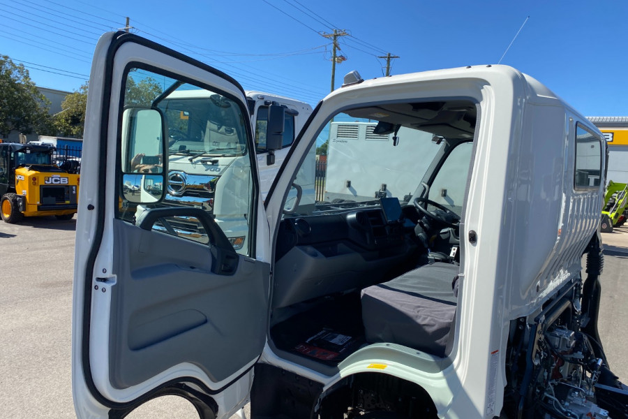 2024 Hino 921 Hook Lift 300-Series Tipping Tray Image 21