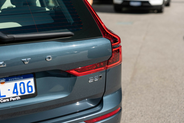 2025 MY26 Volvo XC60 UZ Ultra B5 Dark SUV Image 21
