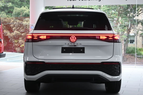 2025 MY26 Volkswagen Tayron R4 195TSI R-Line SUV Image 5
