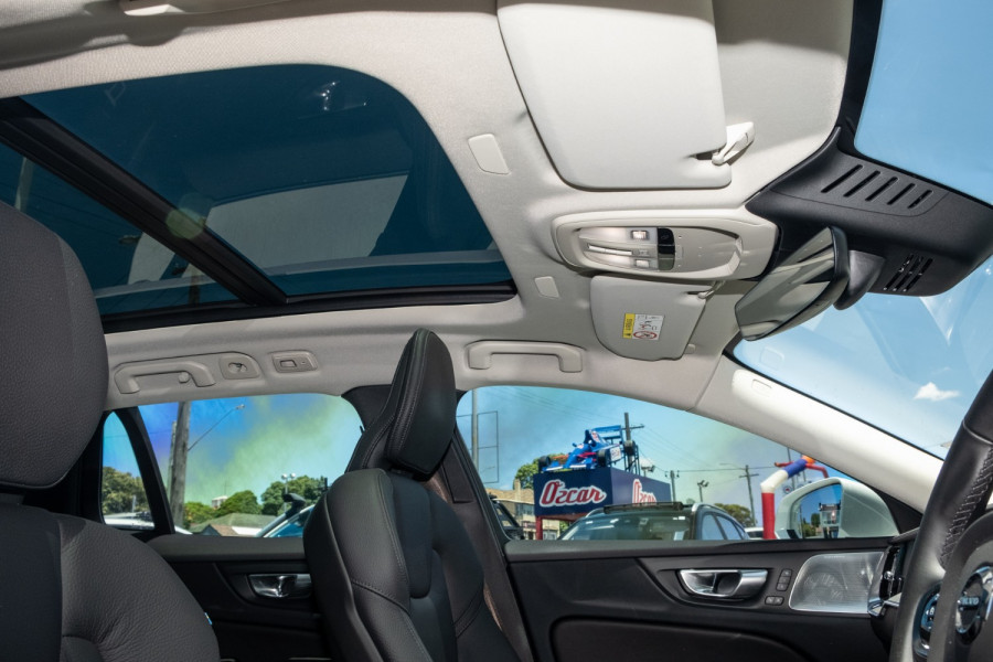 2024 Volvo V60 Cross Country Z Series Ultimate B5 Bright Wagon Image 17