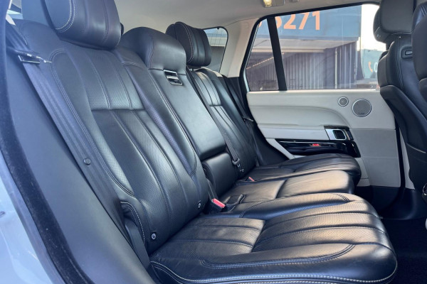 2014 MY14.5 Land Rover Range Rover L405 SDV8 Vogue SE SUV Image 19